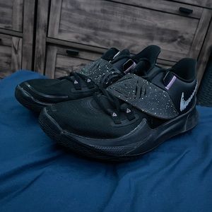 Kyrie 3 Lows Black Nike